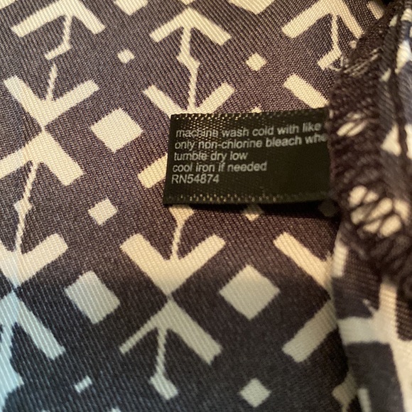 Black and white print top - Picture 4 of 5